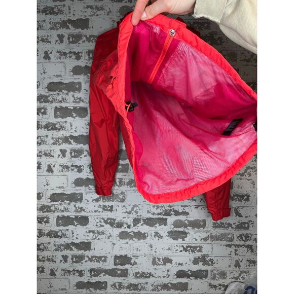 The North face | women bright colored rain coat with hood - Picture 9 of 13